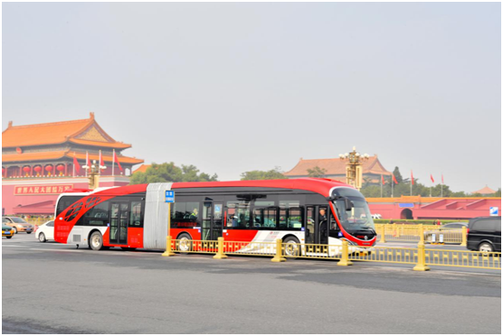 獻禮十九大 銀隆新能源18米純電動BRT在北京上線運營