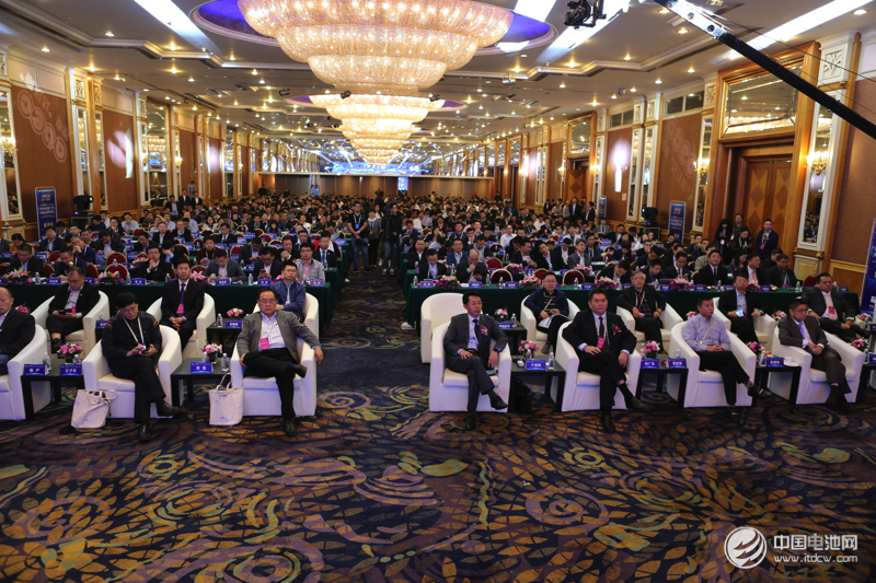 2017年中國鋰電新能源產(chǎn)業(yè)國際高峰論壇現(xiàn)場