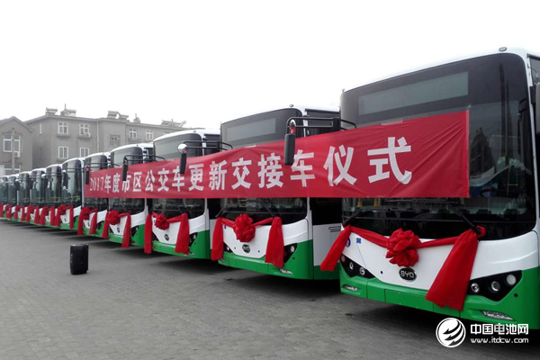 打造“綠色交通”示范樣板 青島投放372輛比亞迪純電動公交車