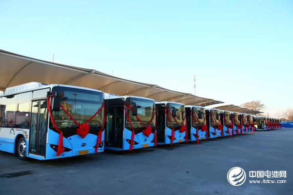 助力藍(lán)天保衛(wèi)戰(zhàn)！比亞迪350輛純電動(dòng)公交車首次投運(yùn)北京
