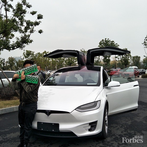 小圖合肥首張新能源號牌發放 車牌號皖AD09888.jpg