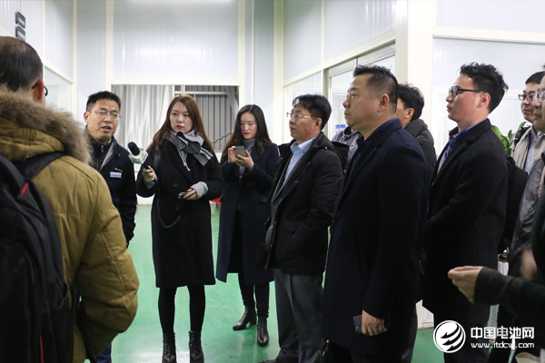 中國鋰電新能源產業鏈調研團一行參觀南京金龍