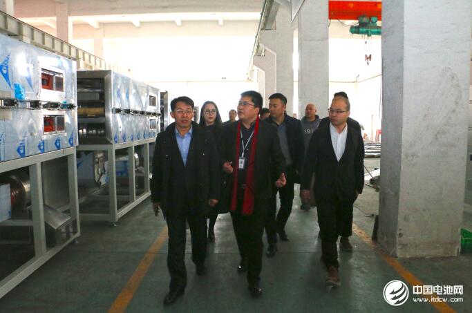 中國(guó)鋰電新能源產(chǎn)業(yè)鏈調(diào)研團(tuán)一行參觀大族展宇