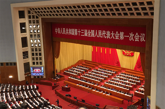  兩會(huì)代表議新能源汽車(chē)增長(zhǎng)的“絆腳石”  推動(dòng)新能源汽車(chē)產(chǎn)業(yè)發(fā)展