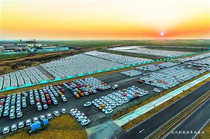 新能源汽車產(chǎn)量大幅增長(zhǎng) 青島汽車業(yè)馳入新能源賽道