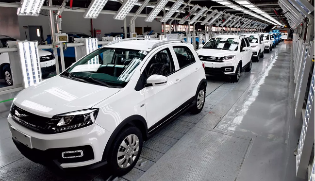 資本競相涌入 電池面臨產能過剩：警惕新能源車產能過剩風險