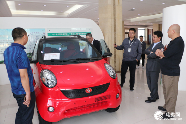 中國鋰電新能源產(chǎn)業(yè)鏈調(diào)研團(tuán)一行參觀多氟多