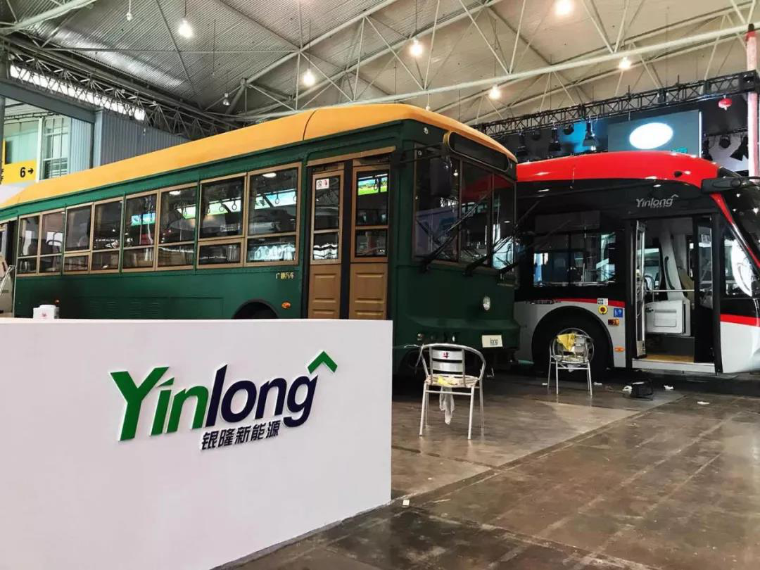 銀隆18米中國紅 閃耀蓉城新能源汽車展 銀隆18米中國紅 閃耀蓉城新能源汽車展