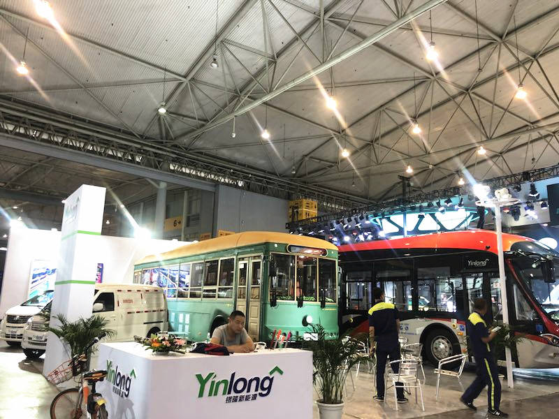 銀隆18米中國紅 閃耀蓉城新能源汽車展 銀隆18米中國紅 閃耀蓉城新能源汽車展