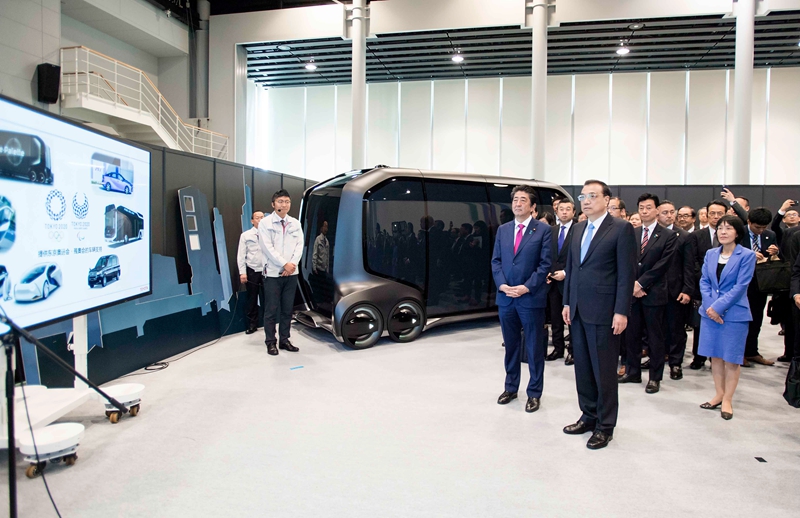 1526257894216754.jpg李克強(qiáng)總理參觀豐田汽車廠區(qū)釋放什么信號？