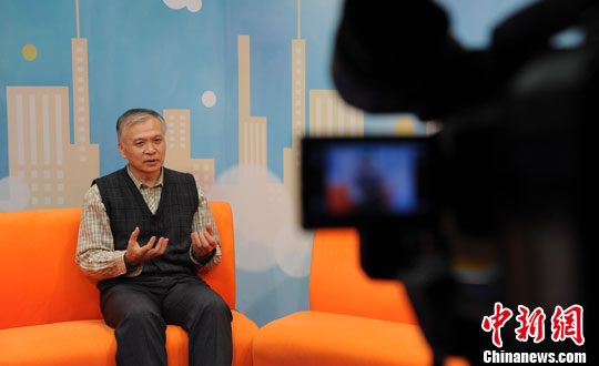 清華大學汽車工程開發研究院常務副院長，汽車安全與節能國家重點實驗室副主任宋健