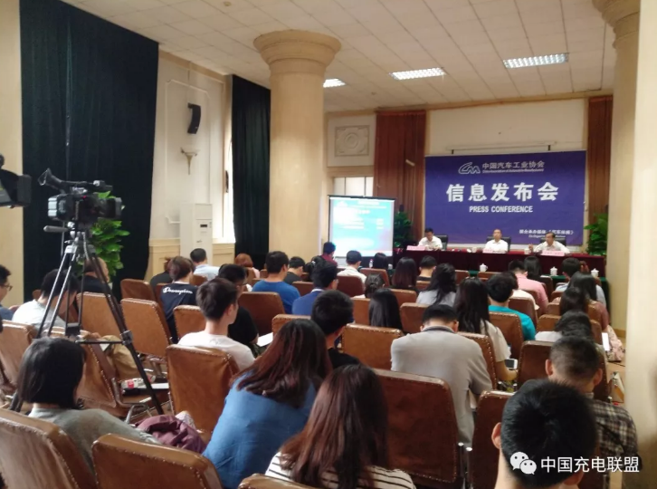 中國充電聯盟:2018年5月公共類充電樁達266231個 中國充電聯盟:2018年5月公共類充電樁達266231個