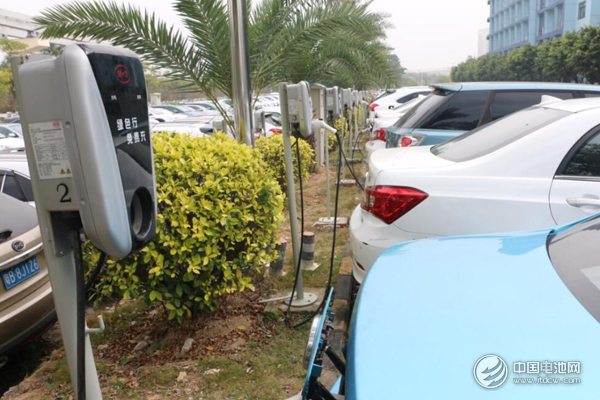 新能源汽車銷量依舊火爆 產能擴張暗藏隱憂 新能源汽車銷量依舊火爆 產能擴張暗藏隱憂