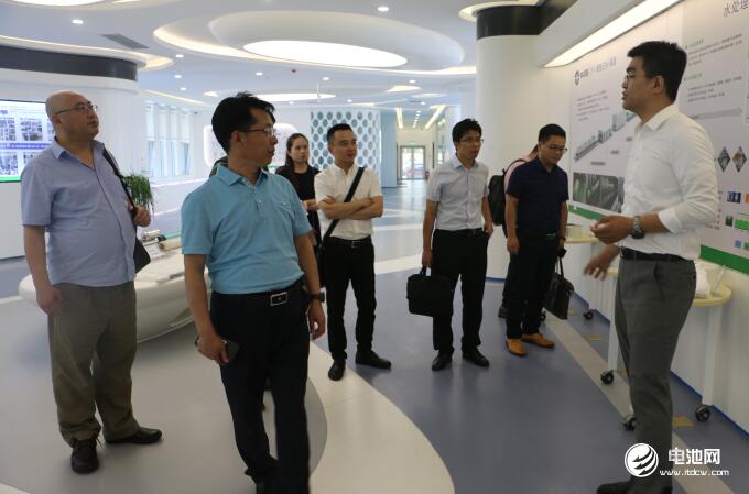 中國鋰電新能源產(chǎn)業(yè)鏈調(diào)研團(tuán)一行參觀中科華聯(lián)