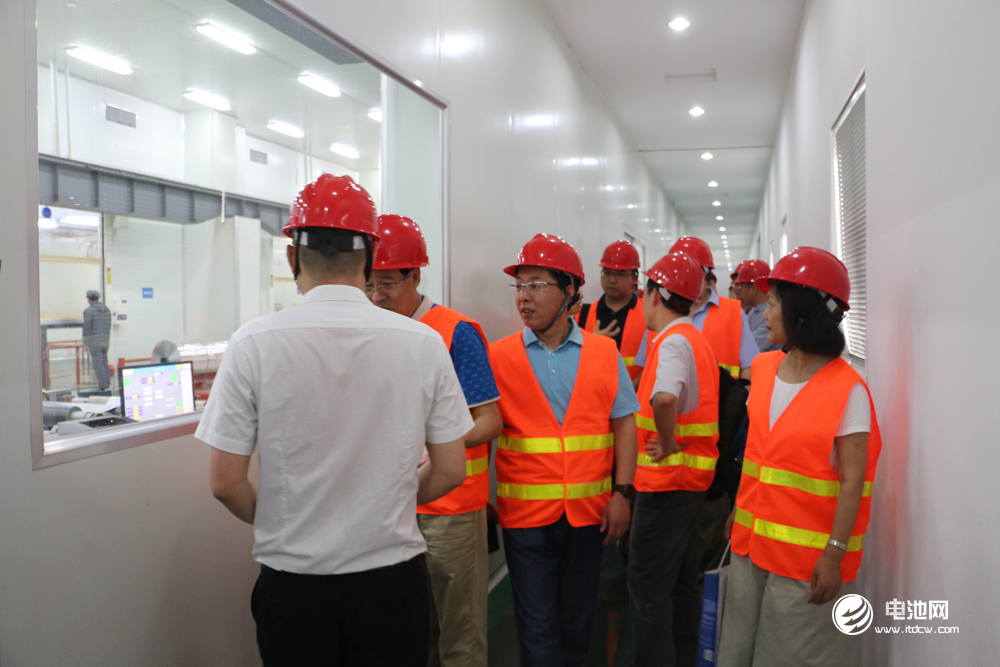 中國(guó)鋰電新能源產(chǎn)業(yè)鏈調(diào)研團(tuán)一行參觀五星鋁業(yè)