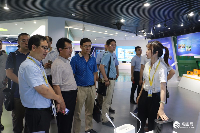 中國鋰電新能源產(chǎn)業(yè)鏈調(diào)研團一行參觀超威集團