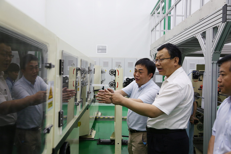 青島西海岸新區管委主任李奉利現場調研藍科途和中科華聯 青島西海岸新區管委主任李奉利現場調研藍科途和中科華聯