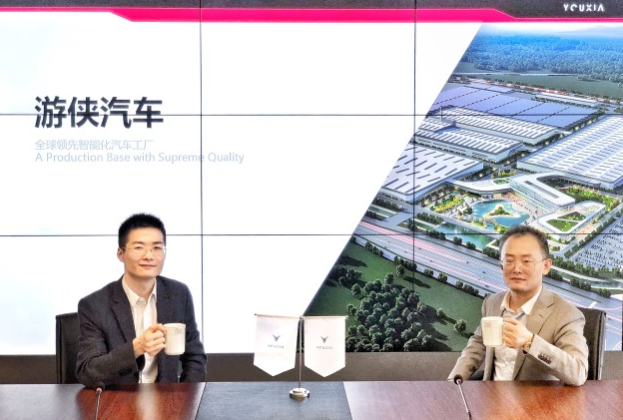 衛(wèi)俊(左)秦逸飛(右) 衛(wèi)俊(左)秦逸飛(右)