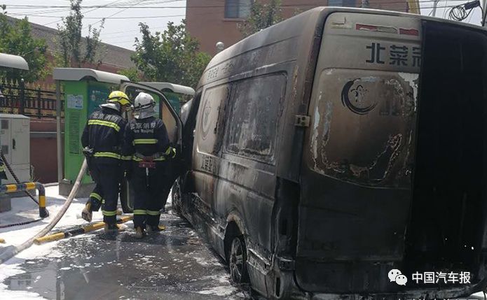 電動汽車頻頻發(fā)“火” 三元鋰電池該不該背這鍋？
