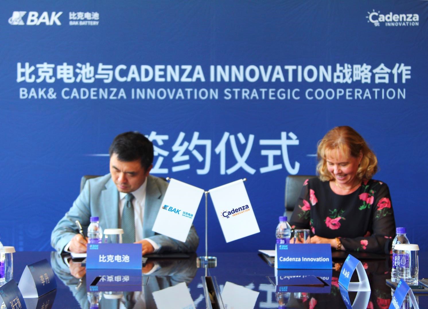 李向前先生與 Christina Lampe-Onnerud博士代表雙方簽署合作協(xié)議