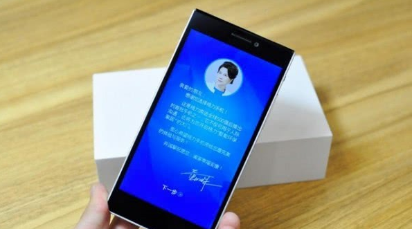 董明珠不放棄格力手機 第三代手機已經入網 董明珠不放棄格力手機 第三代手機已經入網