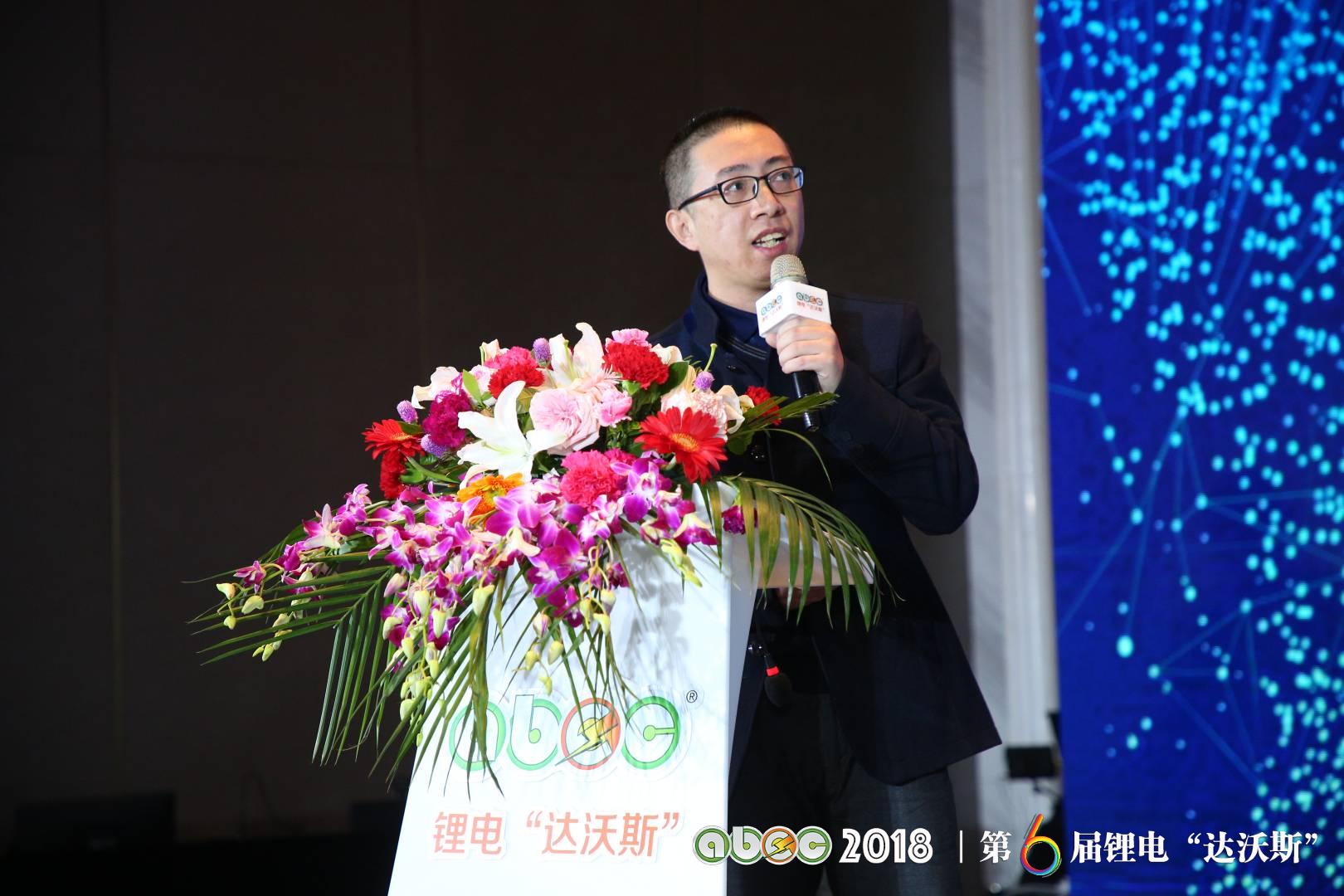 青島藍科途膜材料有限公司研究所副所長劉鵬