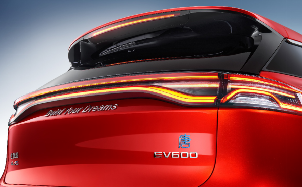 比亞迪全新一代唐EV的續(xù)航里程達(dá)600公里（60km/小時(shí)等速續(xù)航下）