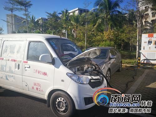 充電樁車位被占用后,新能源車主違停充電。 充電樁車位被占用后,新能源車主違停充電。