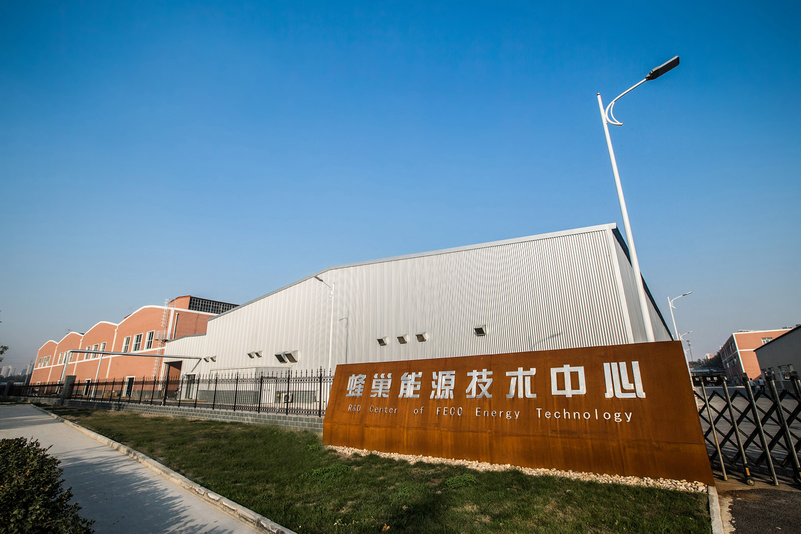 首創方形鋁殼電芯高速疊片工藝 下一個動力電池“獨角獸”會是它？