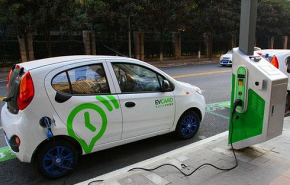 不懼補貼退坡50%壓力 中外電池巨頭各尋各媽