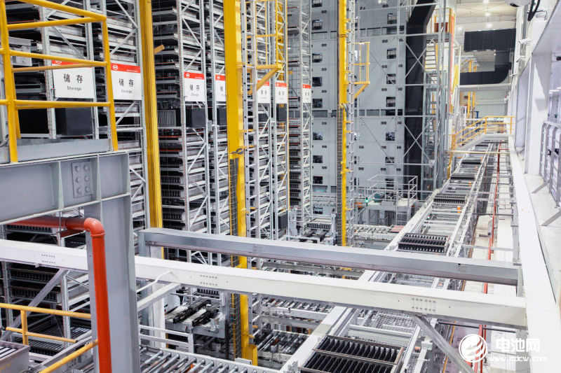 我國(guó)動(dòng)力電池產(chǎn)銷(xiāo)量占據(jù)全球“半壁江山” 開(kāi)啟“頭部爭(zhēng)雄”