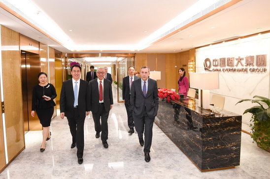 哈佛大學校長Lawrence S. Bacow一行參觀恒大香港總部