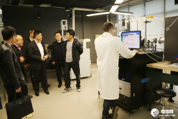 中國電池新能源產(chǎn)業(yè)鏈調(diào)研團(tuán)一行參觀調(diào)研長(zhǎng)興中俄研究院