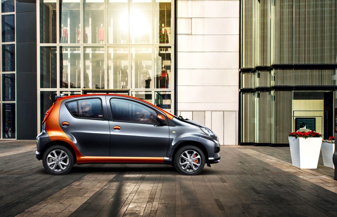 來電先享價5.99萬起 比亞迪e系列純電動e1低碳上市