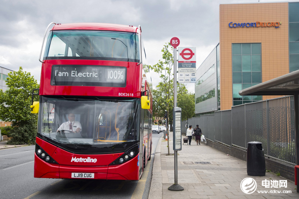 純電動雙層大巴銷量破百!比亞迪加速推動英國公共交通電動化進程 純電動雙層大巴銷量破百!比亞迪加速推動英國公共交通電動化進程