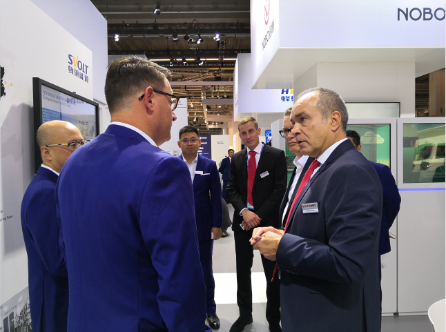 歐洲知名電池系統(tǒng)設(shè)計(jì)制造廠Voltabox到訪蜂巢能源展臺(tái)