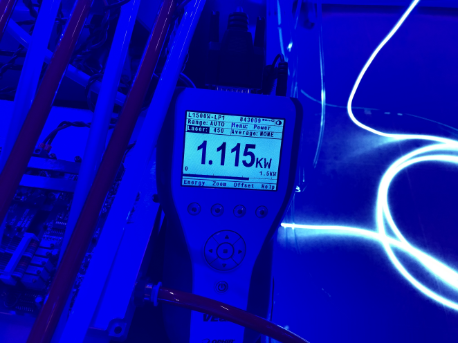 國內(nèi)首款自主研發(fā)高功率千瓦級藍(lán)光激光器