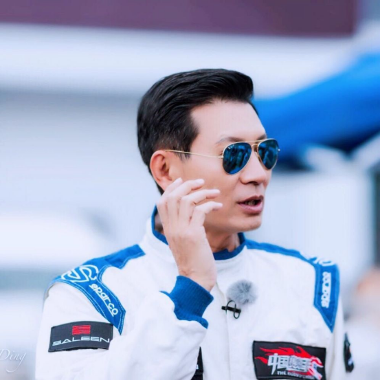 王曉麟曾發(fā)微博回應舉報，卻遭網(wǎng)友評論嘲諷