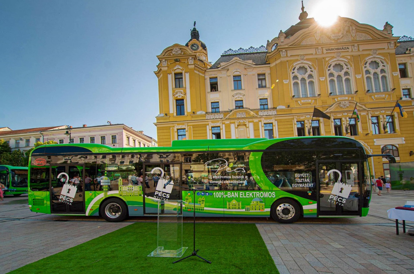 比亞迪12米純電動大巴