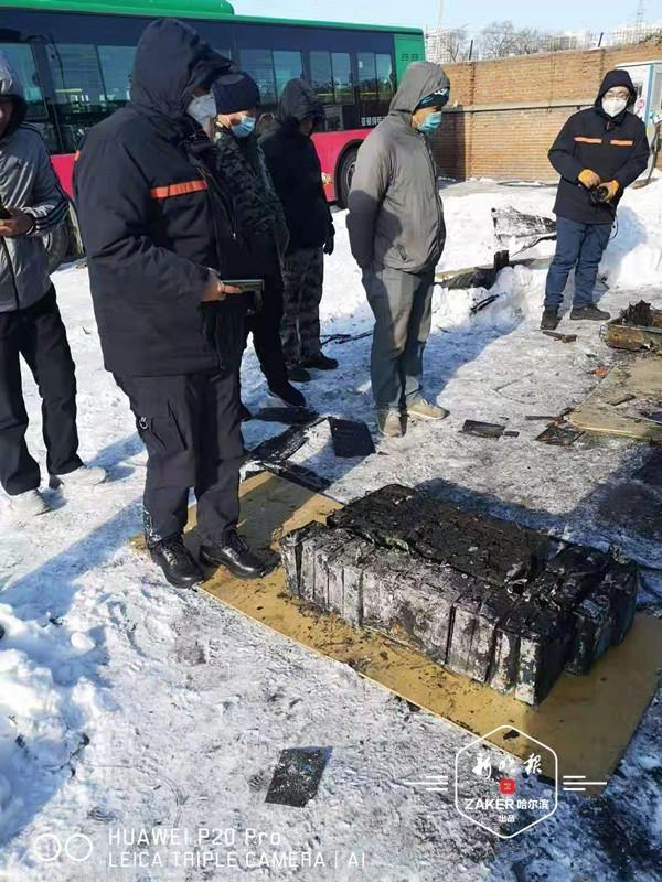 亞星客車電動公交充電起火 消防部門:電池加熱系統異常所致 亞星客車電動公交充電起火 消防部門:電池加熱系統異常所致