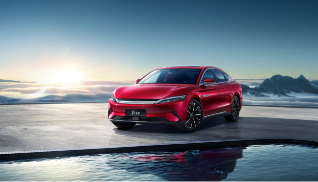 BBA慌了？比亞迪漢躋身25萬(wàn)元級(jí)中高端轎車(chē)萬(wàn)輛俱樂(lè)部