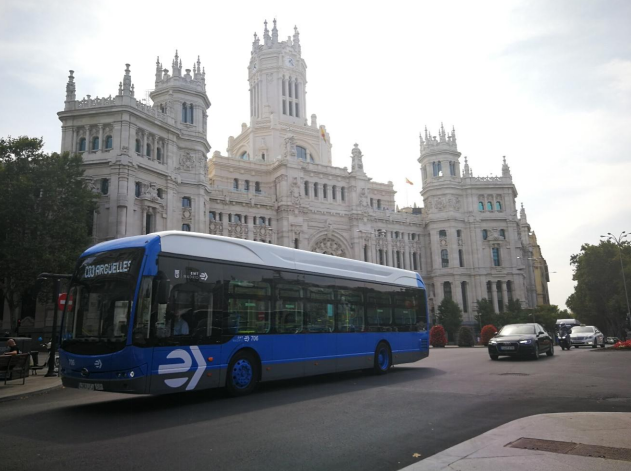 行駛在馬德里的比亞迪12米純電動巴士