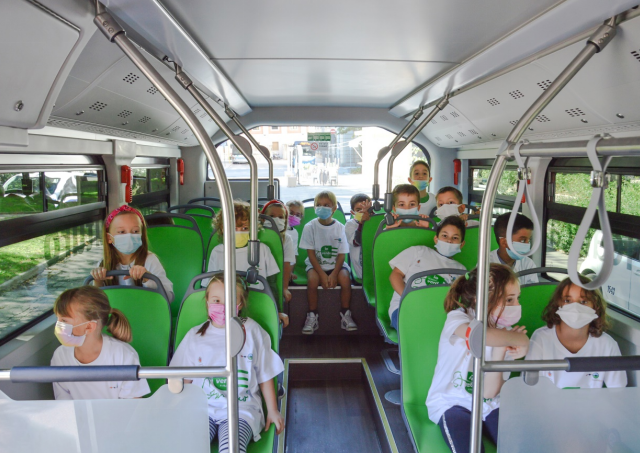 安科納當地學生首次體驗純電動巴士出行