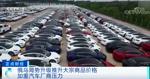 缺“芯”!產量腰斬!各大車企“慌”了?特斯拉股價暴跌25% 缺“芯”!產量腰斬!各大車企“慌”了?特斯拉股價暴跌25%