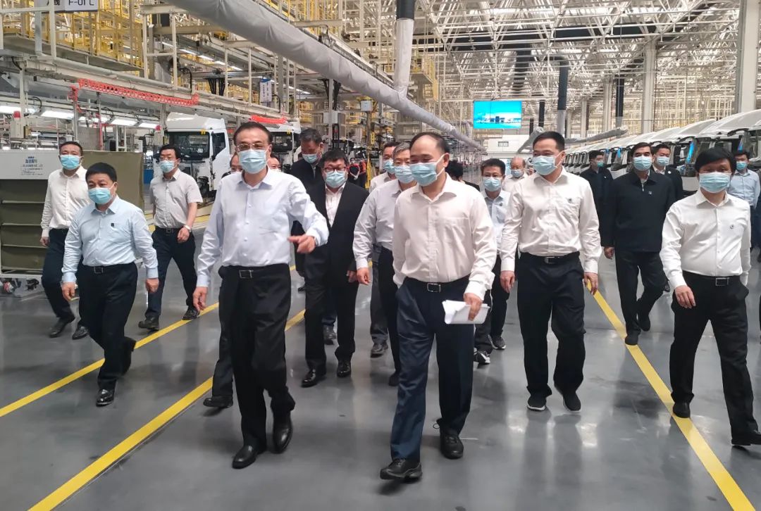 國務(wù)院總理李克強(qiáng)考察吉利新能源商用車上饒低碳數(shù)智工廠
