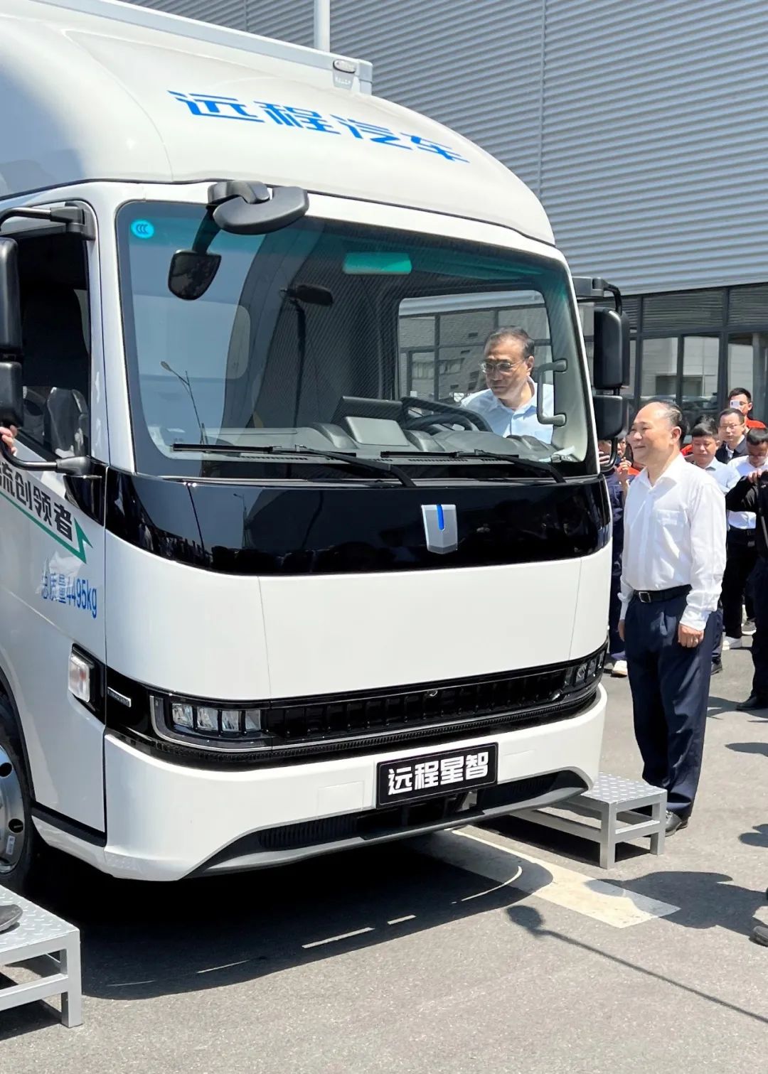 國務(wù)院總理李克強(qiáng)考察吉利新能源商用車上饒低碳數(shù)智工廠