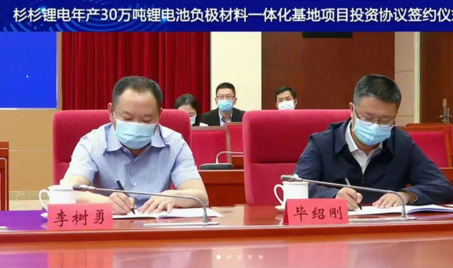 滇中新區(qū)黨工委委員、管委會副主任李樹勇，滇中新區(qū)黨工委委員、安寧市委書記畢紹剛