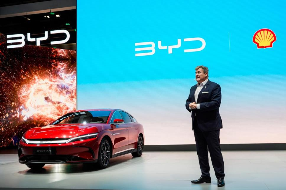 比亞迪攜三款電動(dòng)車(chē)型亮相巴黎車(chē)展