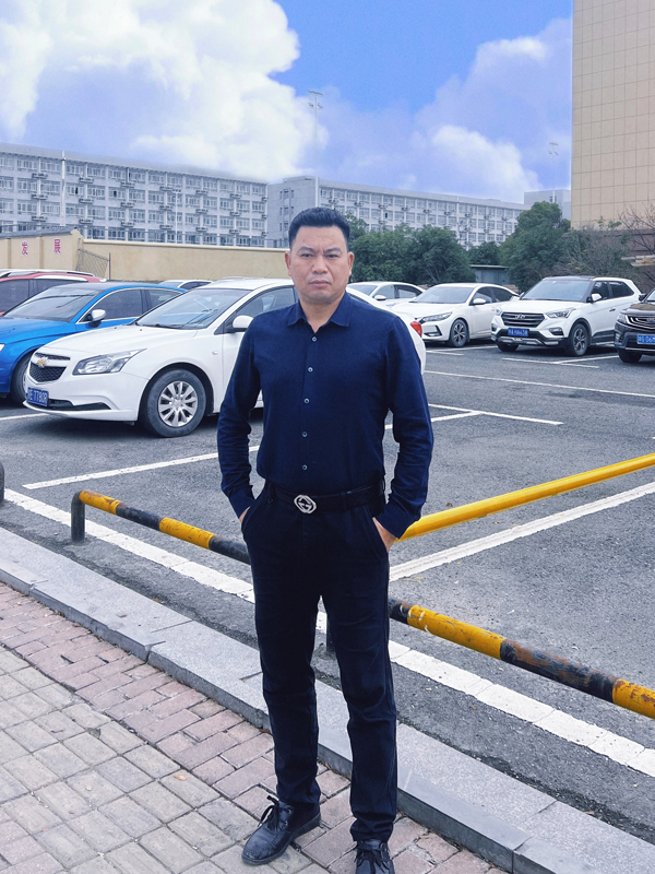 深圳市百瑞空氣處理設(shè)備有限公司銷售總經(jīng)理馬關(guān)松 深圳市百瑞空氣處理設(shè)備有限公司銷售總經(jīng)理馬關(guān)松