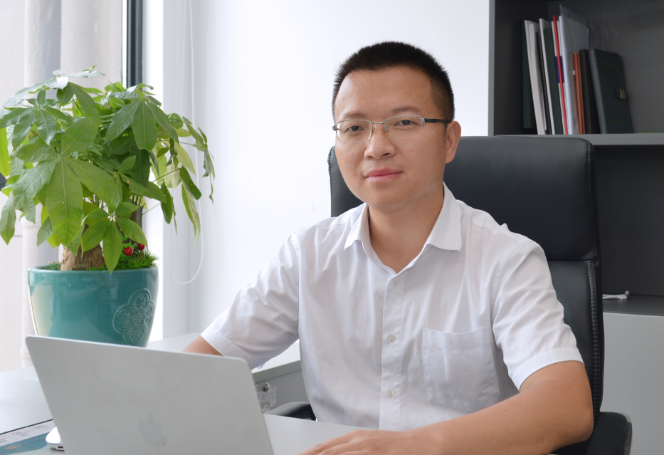 湖南镕鋰新材料科技有限公司 總經(jīng)理 王雙才 湖南镕鋰新材料科技有限公司 總經(jīng)理 王雙才